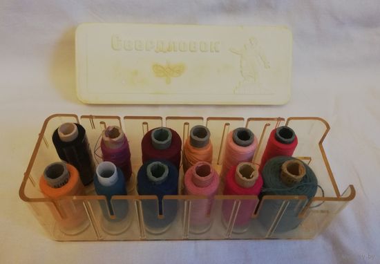 Коробка для ниток"Свердловск", с нитками, СССР