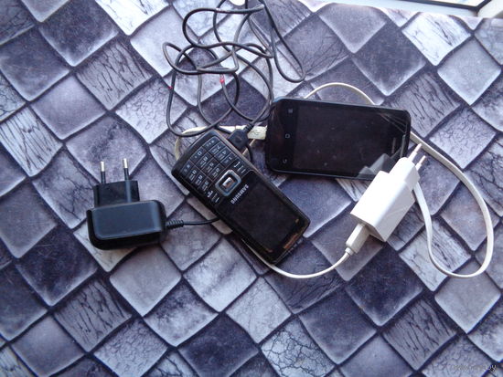 Два телефона одним лотом