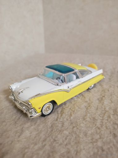 FORD CROWN VICTORIA 1:43