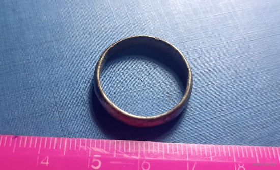 Кольцо, серебро? Надпись Р.R.И.