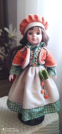 Кукла фарфоровая