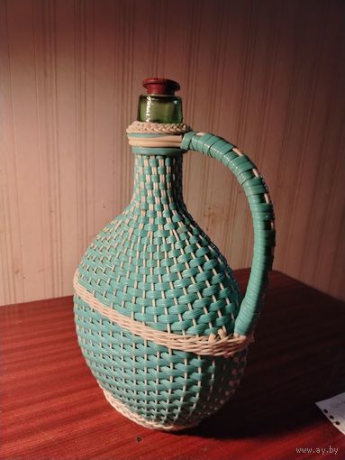 Бутыль в оплётке 3 литра.