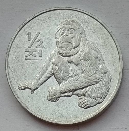 Северная Корея (КНДР) 1/2 чона 2002 г. Орангутан