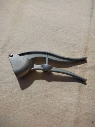 Чесночница, толстый алюминий. См. описание.