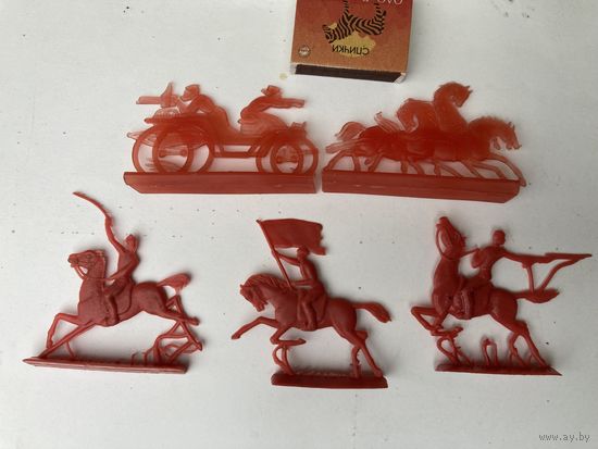 Солдатики Эскадрон- КАВАЛЕРИЯ ( пластмас)одним лотом