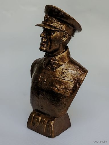 Бюст генерала армии Жукова Г.К. в 1941 году.