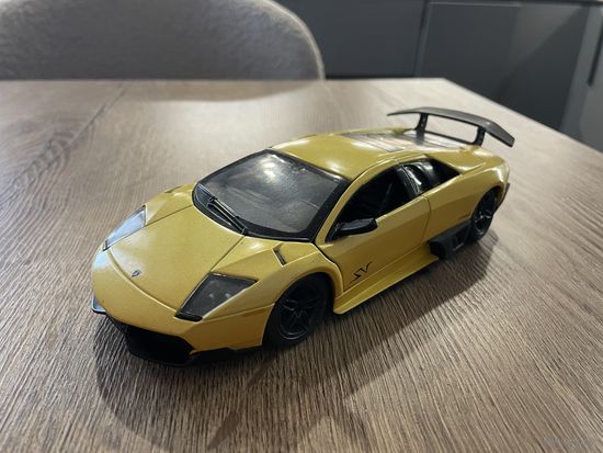 Lamborghini Murcielago LP 670-4 SV 1:24