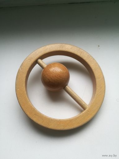 Деревянная игрушка погремушка