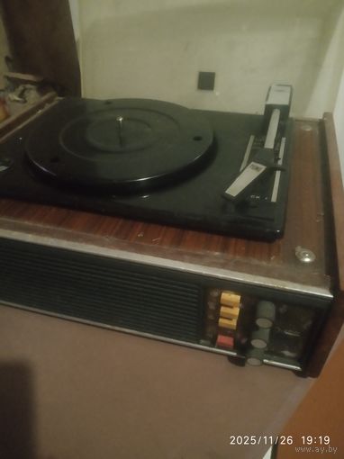 Проигрыватель для пластинок СССР. Шнур утерян.Рабочий.