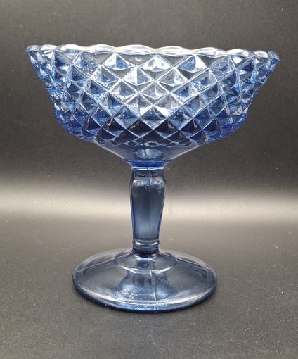 Вазочка на ножке варенница светится в ультрофиолете распродажа коллекции