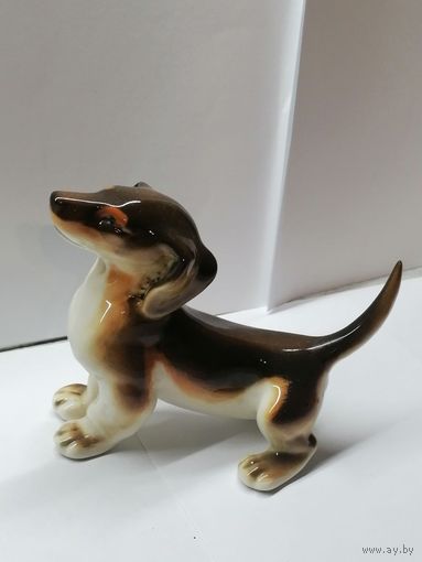 Фарфоровая статуэтка Такса.