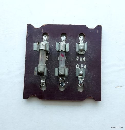 Плата предохранителей от радиоприемника.
