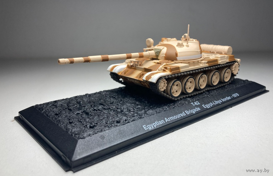 Танк T-62 Egyptian Armoured Brigade Egypt-Libya border - 1979 с журналом.