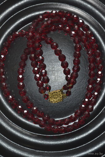 Бусы  ретро чехословакия . Рубиновое стекло