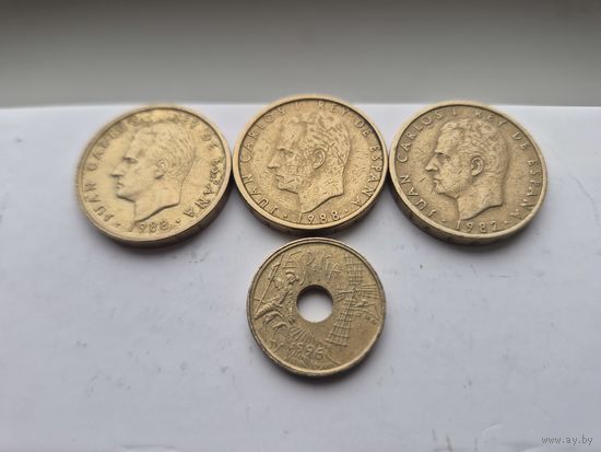 Сборный лот 100 и 25 песет 1982 и 1988 года Испании. Лот состоит из 4-х монет. 788