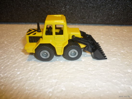 Модель Фронтальный погрузчик. SIKU 0802. 1:64