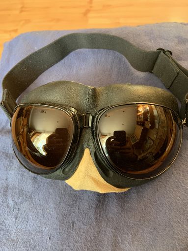 ОРИГИНАЛЬНЫЕ защитные очки со съёмными стёклами советского пилота ! Это более редкий вариант -противосолнечный.