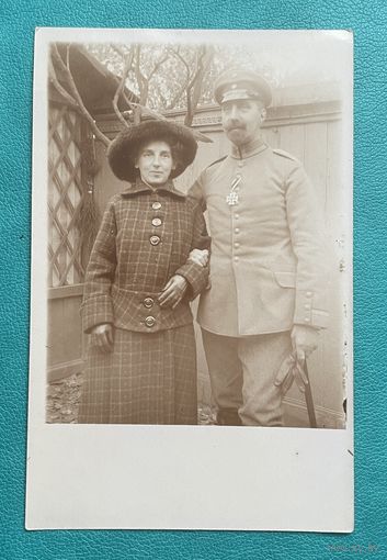 Фотооткрытка 1 Мировая война Немецкий офицер с супругой / униформа Железный крест
