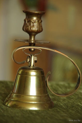 Колокольчик латунный  ( высота 14 см , диаметр 7,5 см )