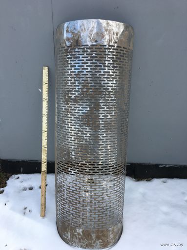 Из полированной американской нержавейки защитный "короб" на  выступающий  сверху кабины  отвод глушителя! требует мех. чистки