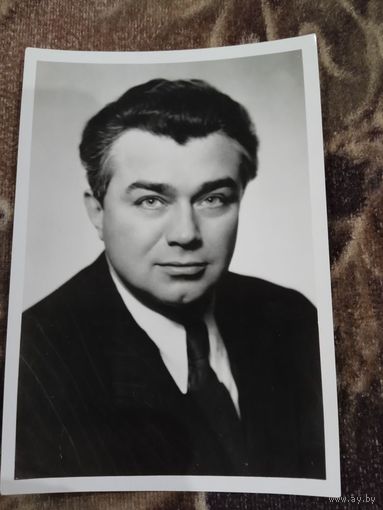 Актер. Михаил Кузнецов.тираж 25.000 1956г