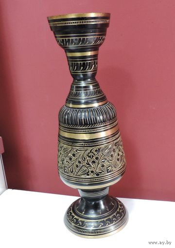 Ваза 70-е годы. Высота 33 см. Латунь.