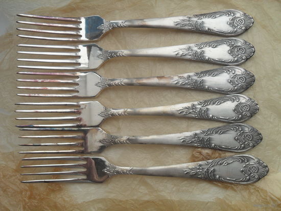Вилки столовые десертные посеребренные МНЦЦ,6 шт в упаковке,не использовались.