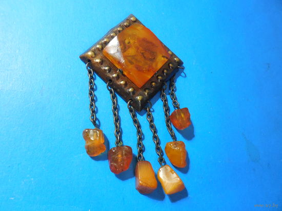 Старая Брошь. Янтарь.