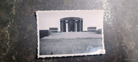 Памятник Королю