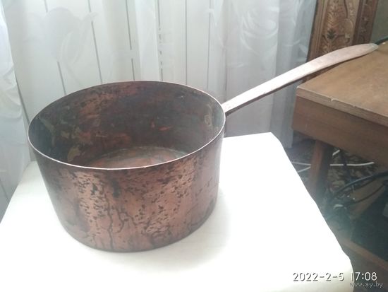 Старинная  медная  кастрюля
