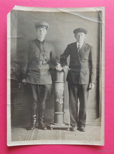 Фото "Офицер РККА с отцом", 1930-е гг.