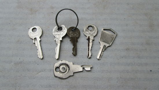 Ключи ,маленькие,Цена за все .