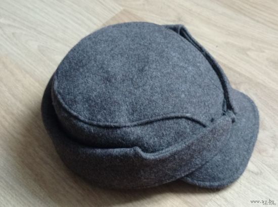 Какое то кепи Б.У, возможно гражданское или военное.