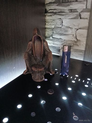 Подсвечник монахметалический