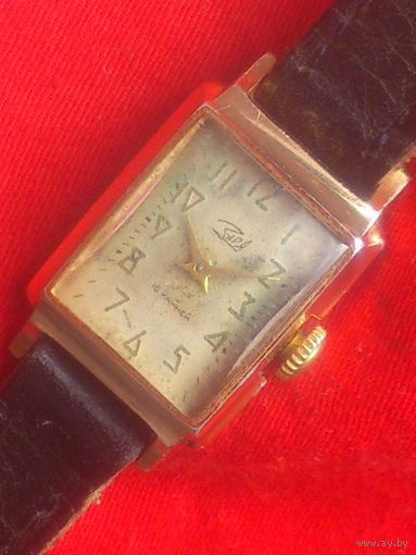 Часы ЗАРЯ МИНИАТЮРНЫЕ ЖЕНСКИЕ из СССР 1960-х с РЕМЕШКОМ