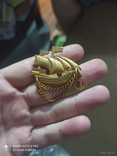 Значок кораблик