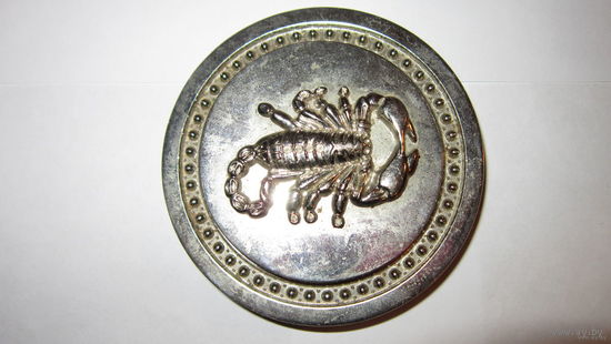 Пряжка крутящаяся со знаком зодиака. Скорпион