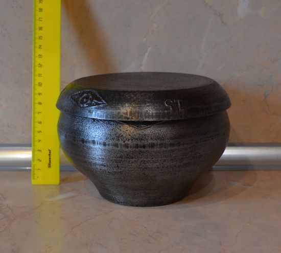 Чугунок с крышкой (сковородкой). Объем 1,5 л. СССР.