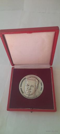 НАСТОЛЬНАЯ МЕДАЛЬ.ТЯЖЕЛЫЙ МЕТАЛЛ