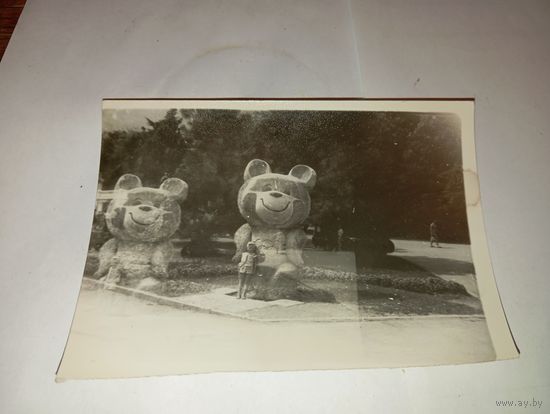 Фото с Олимпийским мышкой 1980 года . С рубля .