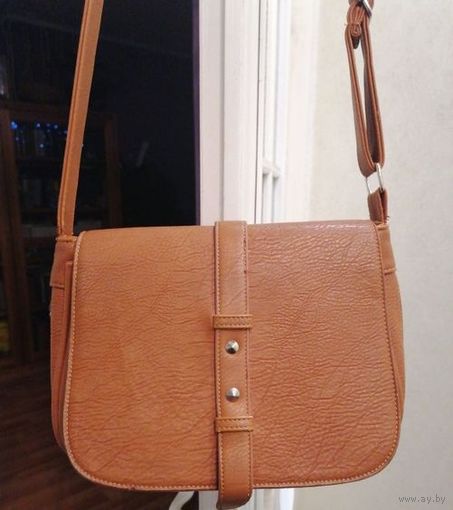 Сумка на длинном ремне в хорошем состоянии