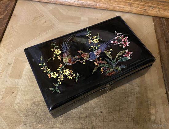 Шкатулка лаковая с инкрустацией (Китай)
