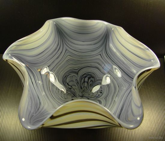 Конфетница стекольный завод Неман БССР гутная техника