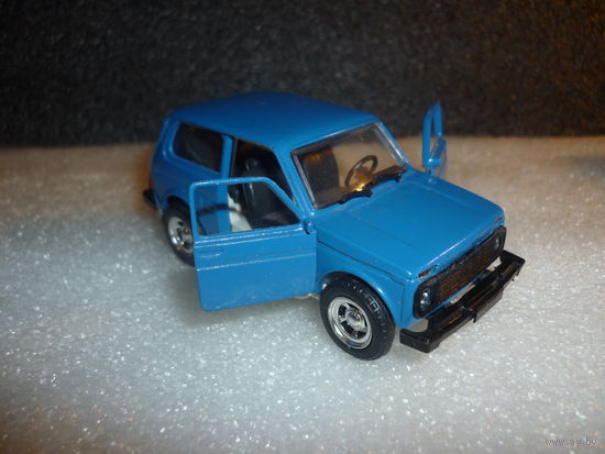 Модель авто ВАЗ LADA 21213 NIVA. 1:43.