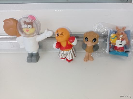 Игрушки из шоколадных яиц, игрушки Макдональдс. Белка, боксер, страус, заяц