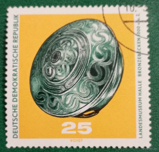 ГДР 1970. Экспонаты музея в Галле. Бронзовая чаша виз Шаделебена