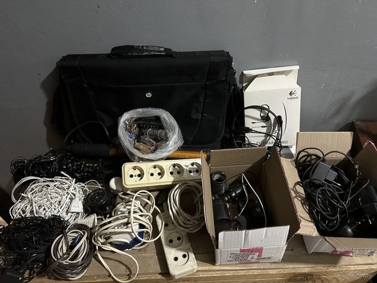 Микросхемы запчасти конденсаторы Все что на фото одним лотом в том числе удобная сумка с отделениями для ноутбука и не только