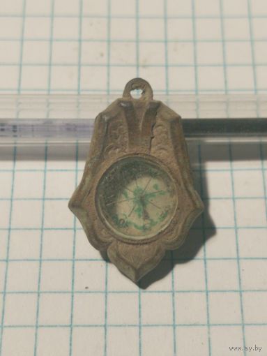 Старый кулон.