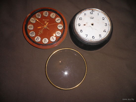 Часы настенные Янтарь и СЧЗ(бакелитовый корпус)+стекло(сфера)с обручем.С рубля.