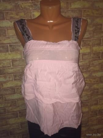 Красивая романтичная блуза от Kira Plastinina из жатой ткани на 44 размер. Красивые бретельки украшены пайетками. Смотрится потрясающе.